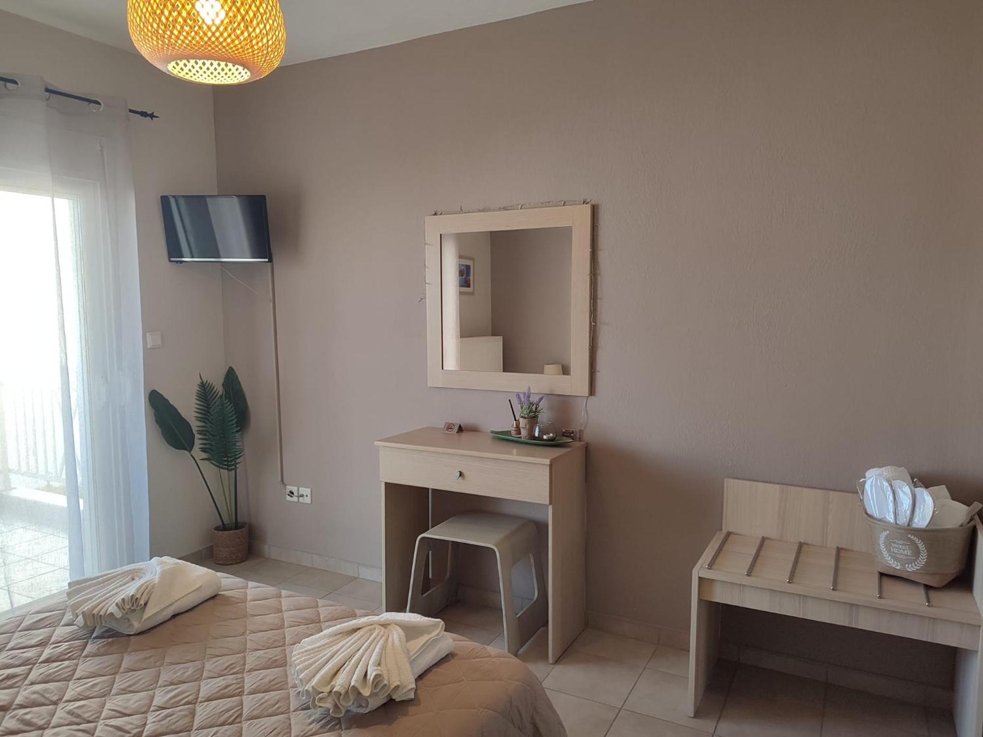 Thin Alos Apartment Polychrono